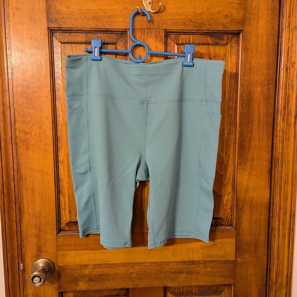 NWOT Bright Teal Skechers Women's Bike Shorts (2XL)